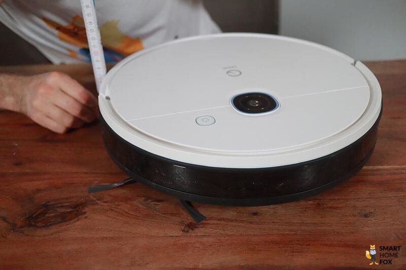 Использование линейки для измерения высоты робота-пылесоса Yeedi Vac